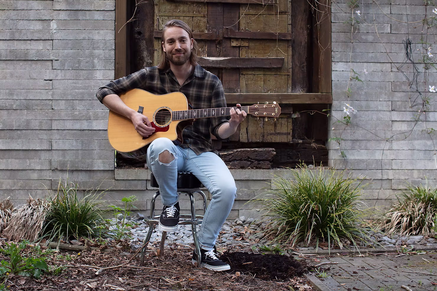 Rudi Burke Shares New Single “Red, dead Ladybugs” Ahead of 2026 Debut Album Beauty Left Within